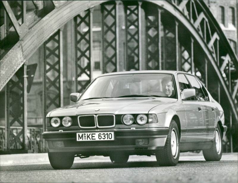 1987 BMW 750 iL - Vintage Photograph