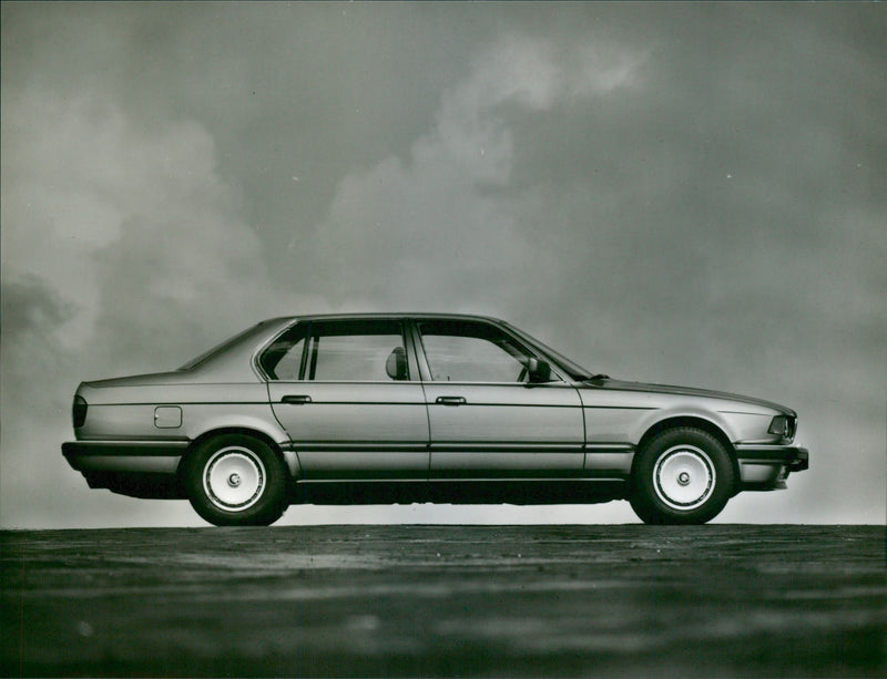 1987 BMW 750 iL - Vintage Photograph