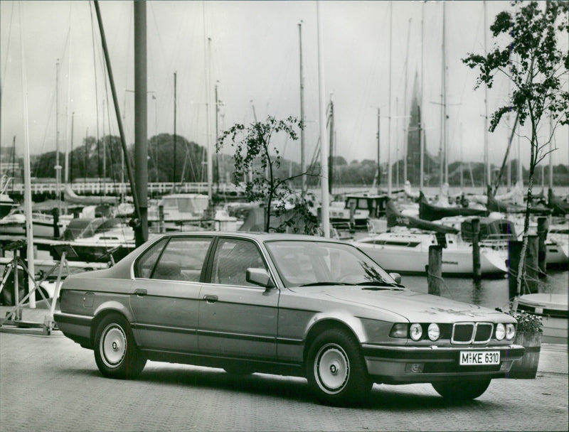 1987 BMW 750 iL - Vintage Photograph