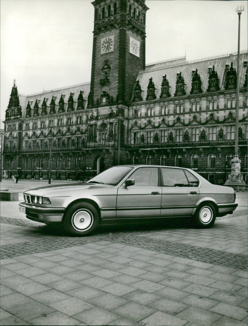 1987 BMW 750 iL - Vintage Photograph