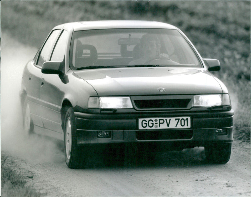 Opel Vectra 2000 - Vintage Photograph
