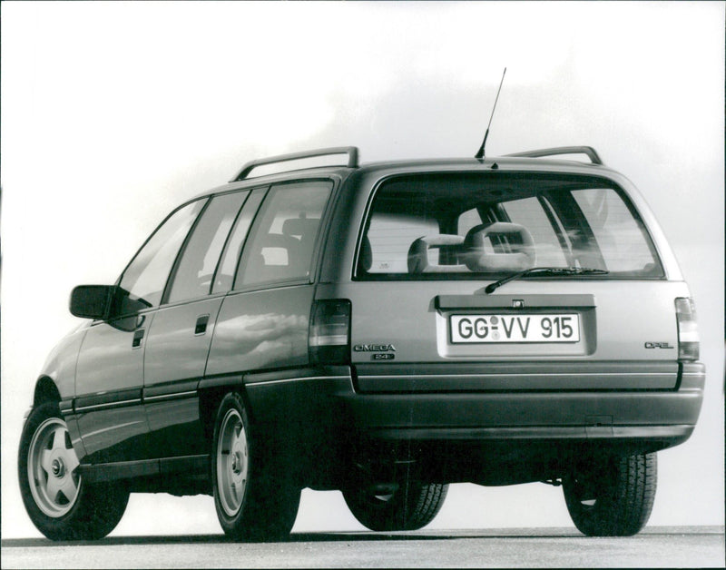 Opel Omega Caravan 24V - Vintage Photograph