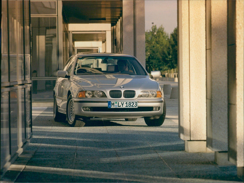 1997 BMW 540i Proiection - Vintage Photograph