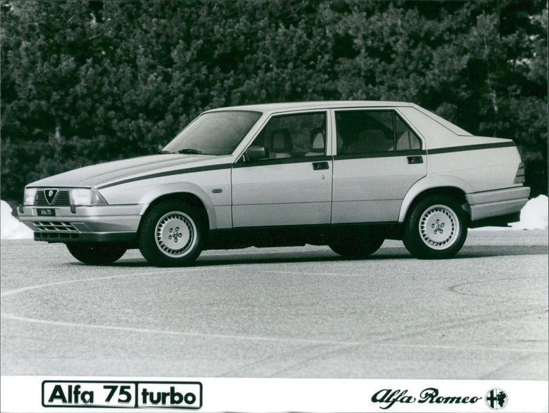 Alfa Romeo 75 turbo - Vintage Photograph