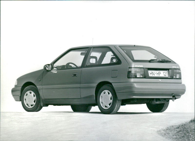 1992 Hyundai Pony 1.5 GS - Vintage Photograph
