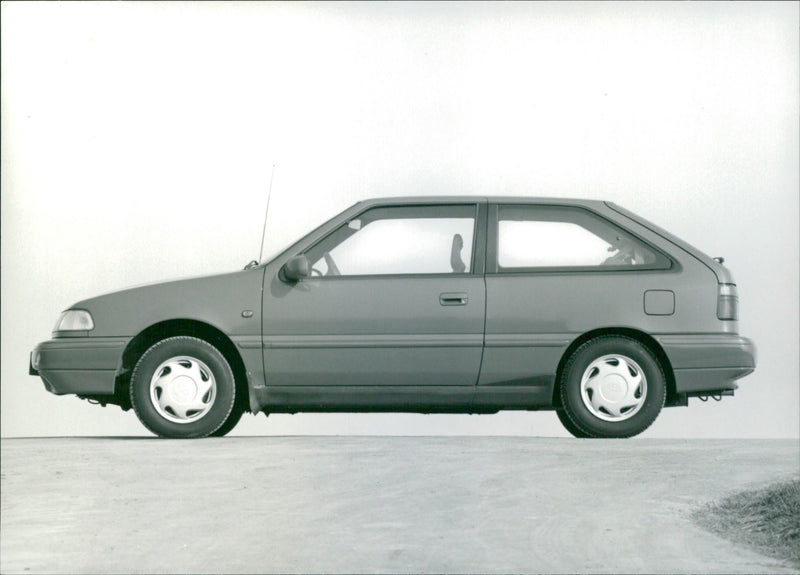 1992 Hyundai Pony 1.5 GS - Vintage Photograph