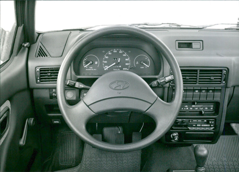 1992 Hyundai Pony 1.3 LS - Vintage Photograph