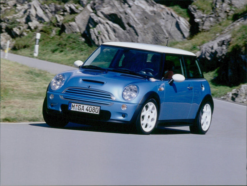 Mini Cooper S 2001 - Vintage Photograph