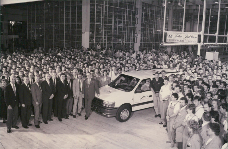 Chrysler Voyager - Vintage Photograph