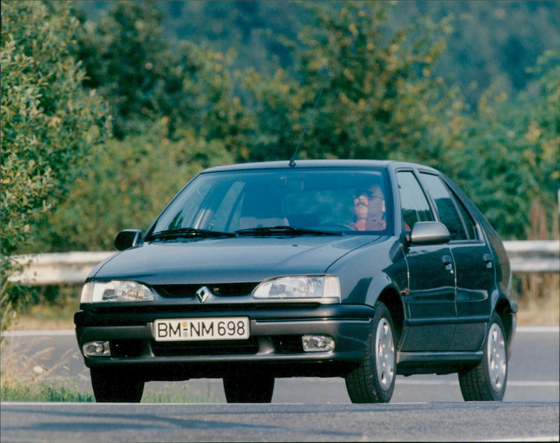 Renault 19 RT 1.8i - Vintage Photograph