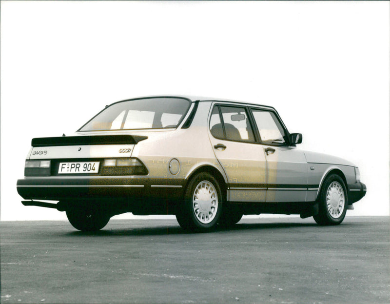 1989 Saab 900i 16 - Vintage Photograph