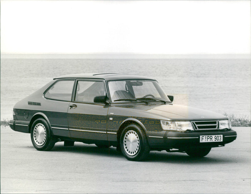 1989 Saab 900i 16 - Vintage Photograph