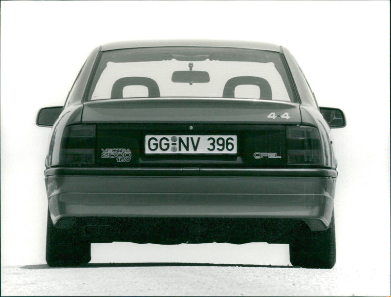 Opel Vectra 2000 - Vintage Photograph