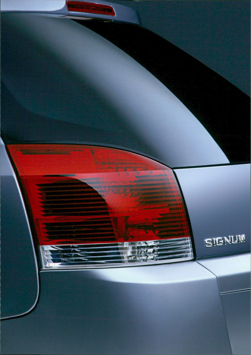 2002 Opel Signum - Vintage Photograph