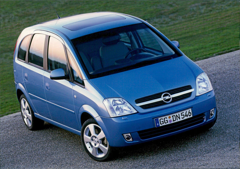 2002 Opel Meriva - Vintage Photograph