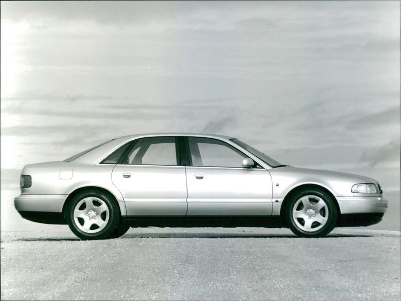 Audi A8 4.2 Quattro, 4,2 Liter V8, 220 kW (300 PS). - Vintage Photograph