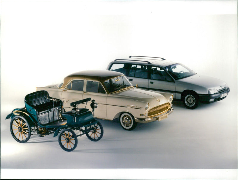 Opel Omega Caravan 3.0i - Vintage Photograph