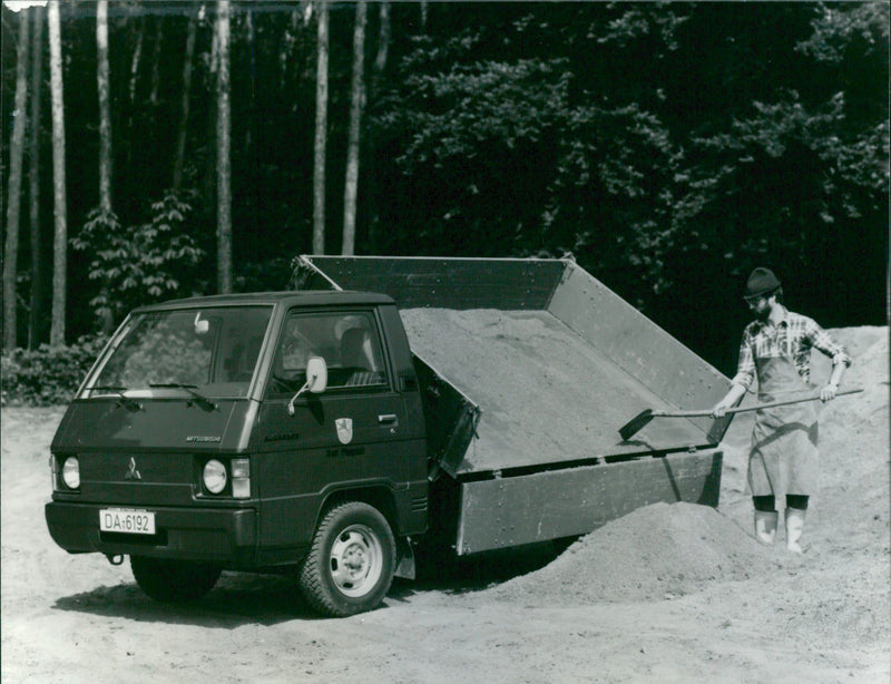Mitsubishi L300 - Vintage Photograph