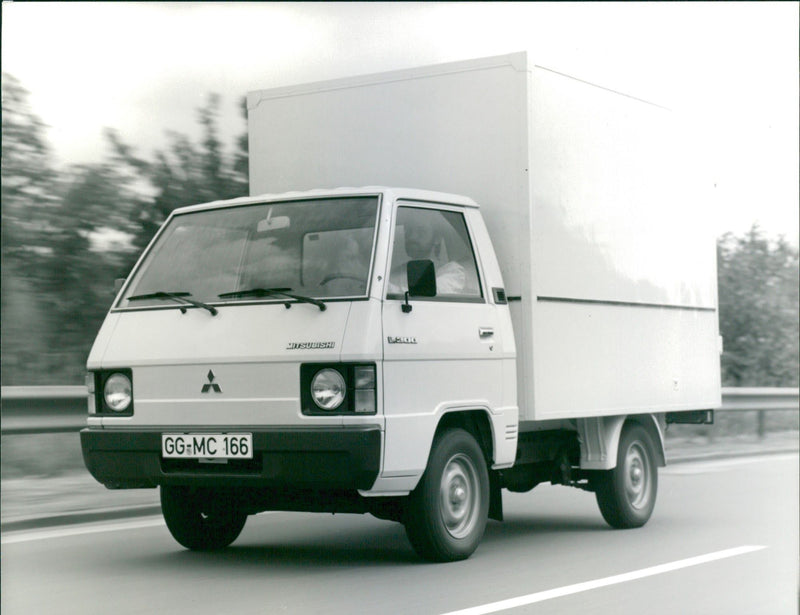 Mitsubishi L300 - Vintage Photograph