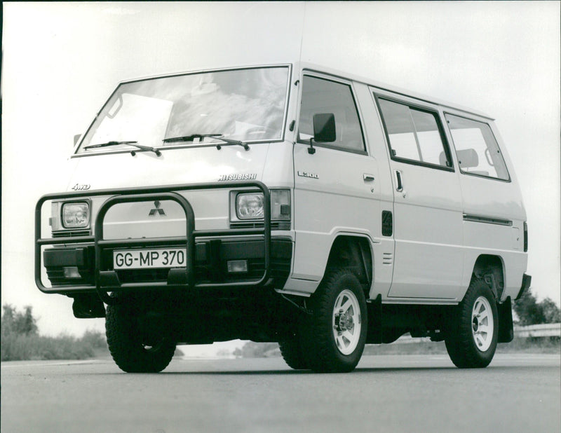 Mitsubishi L300 - Vintage Photograph