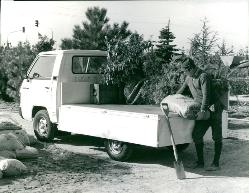 Mitsubishi L300 - Vintage Photograph
