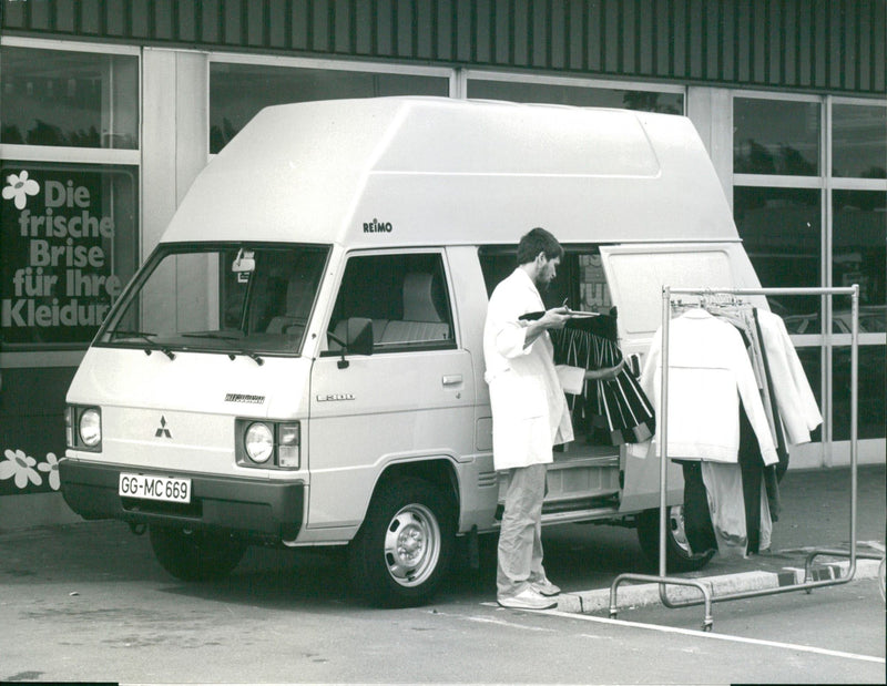 Mitsubishi L300 - Vintage Photograph