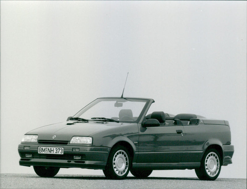 Renault 19 Cabriolet 16V - Vintage Photograph