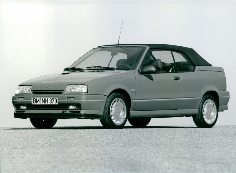 Renault 19 Cabriolet 16V - Vintage Photograph