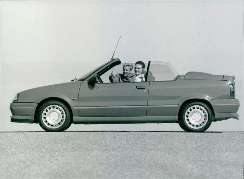 Renault 19 Cabriolet 16V - Vintage Photograph