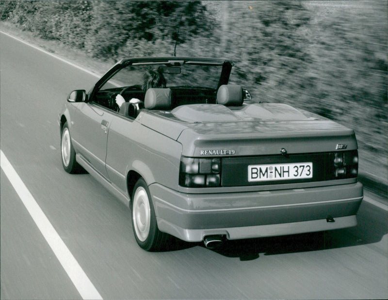 Renault 19 Cabriolet 16V - Vintage Photograph