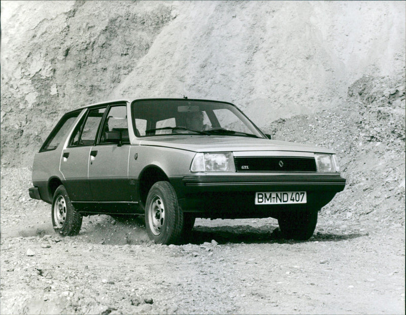 1984 Renault 18 GTL 4x4 Combi - Vintage Photograph