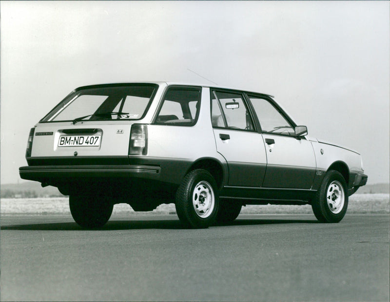 1984 Renault 18 GTL 4x4 Combi - Vintage Photograph