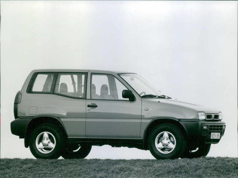 1994 Nissan Terrano II SLX/SGX Station. - Vintage Photograph