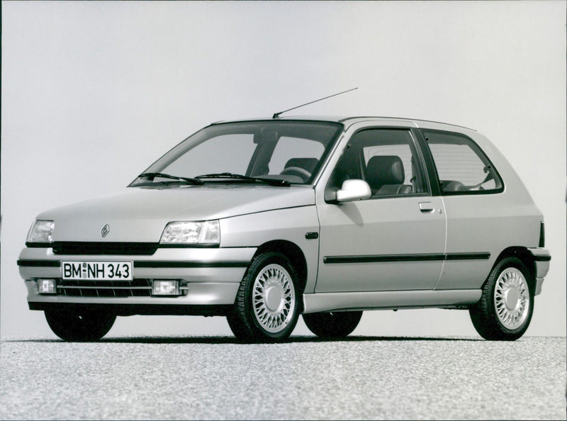 Renault Clio Baccara - Vintage Photograph