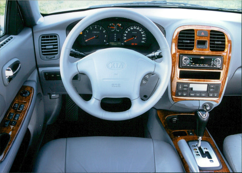 Kia Magentis - Vintage Photograph