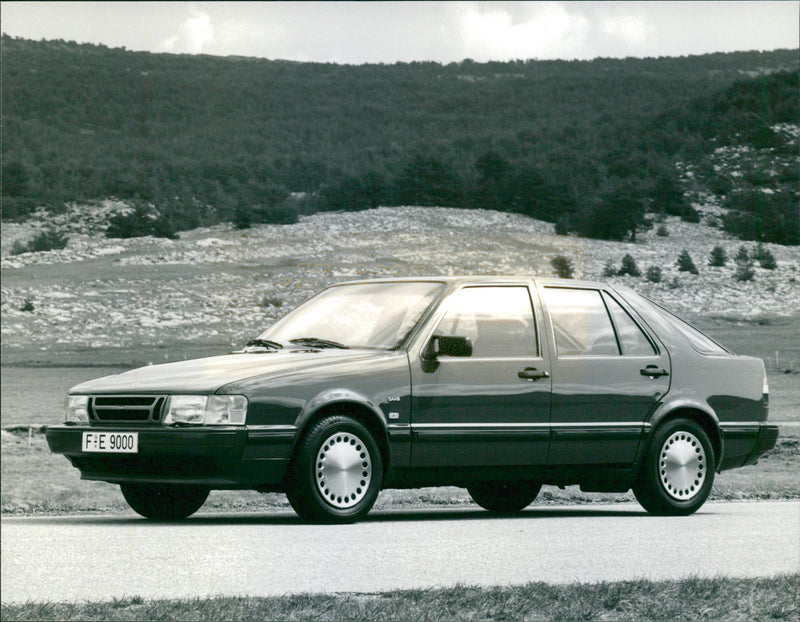 Saab 9000i 16 1989 - Vintage Photograph