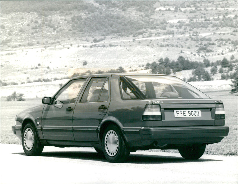 Saab 9000i 16 1989 - Vintage Photograph