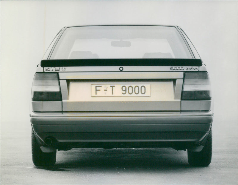 Saab 9000 Turbo 16 1989 - Vintage Photograph