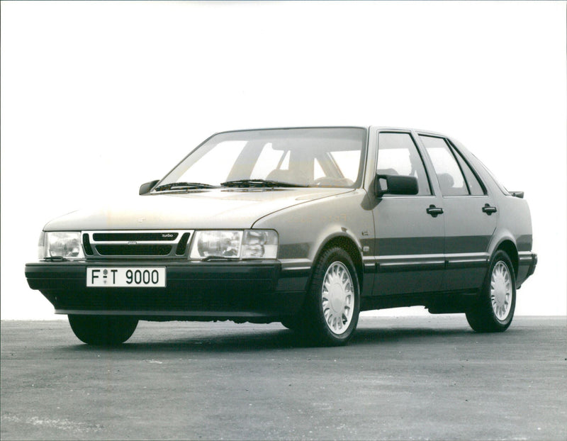 Saab 9000 Turbo 16 1989 - Vintage Photograph