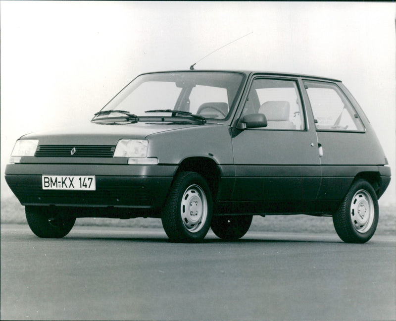 Renault 5 GTL - Vintage Photograph