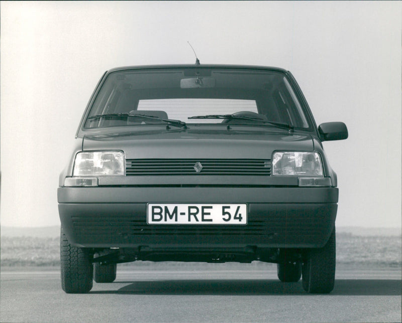 Renault 5 GTL - Vintage Photograph