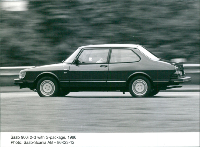 1986 Saab 900i 2-d with S-package - Vintage Photograph