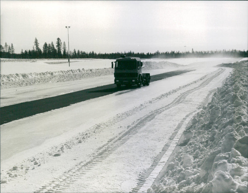 ABS / ASR hardness tests in the polar circuit - Vintage Photograph