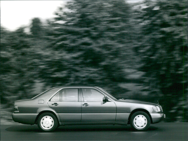 1993 Mercedes-Benz 300 SE 2.8 - Vintage Photograph