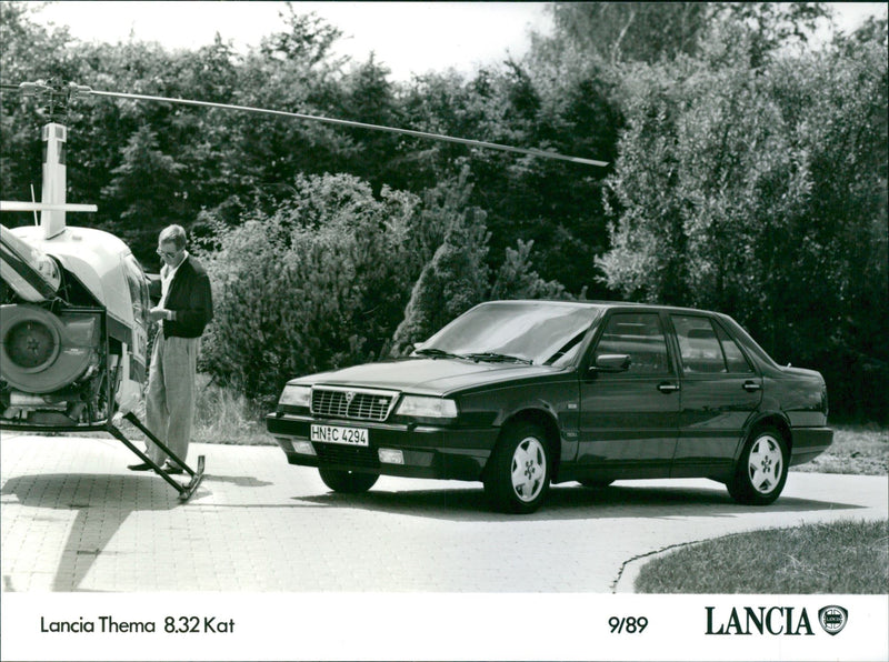 1989 Lancia Thema 8.32 kat - Vintage Photograph