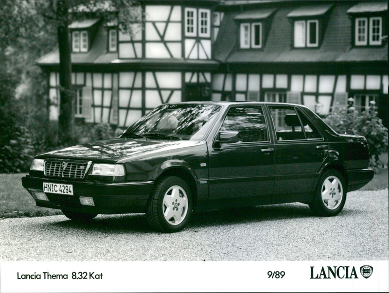 1989 Lancia Thema 8.32 Kat - Vintage Photograph