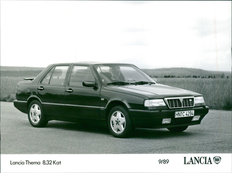 1989 Lancia Thema 8.32 kat - Vintage Photograph