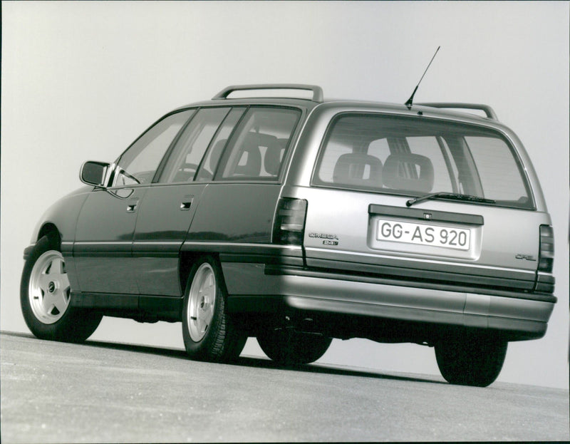 Opel Omega Caravan 24V 1991 - Vintage Photograph