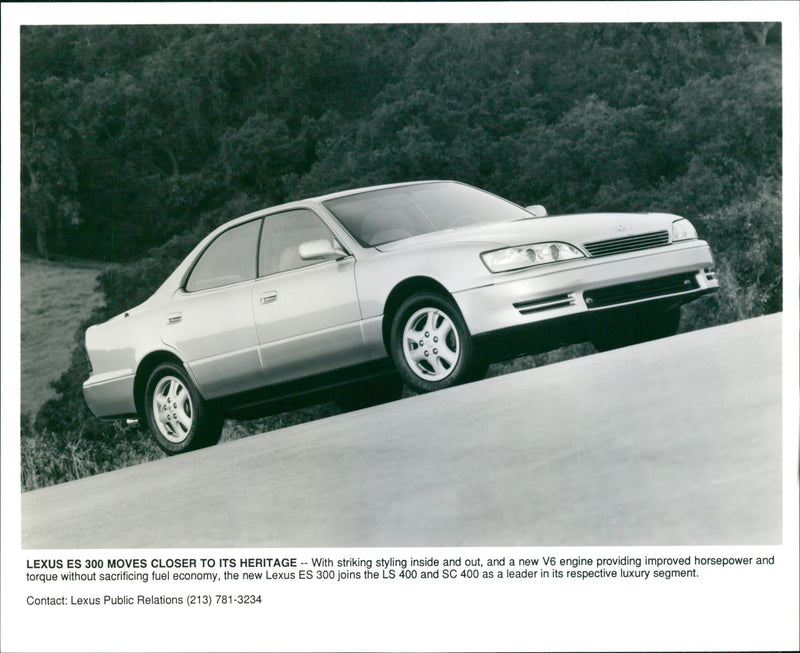 1991 LEXUS ES 300 - Vintage Photograph