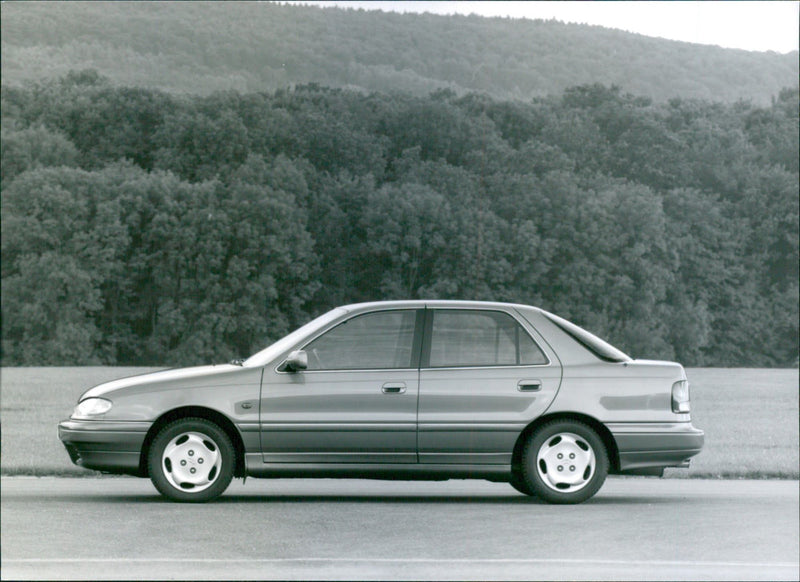 1994 Hyundai Lantra - Vintage Photograph